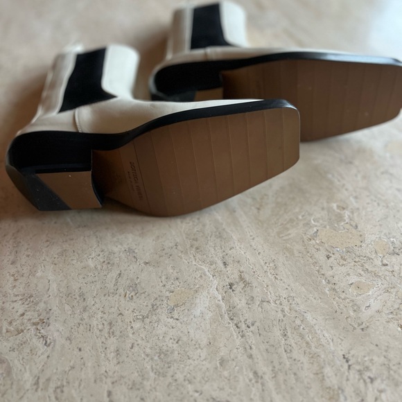 Bottega Veneta Off-White “The Lean” Chelsea boots New!! Size-37.5 - Picture 9 of 14